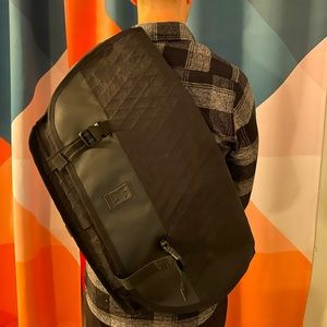 Chrome Citizen 22x Black Messenger Bag